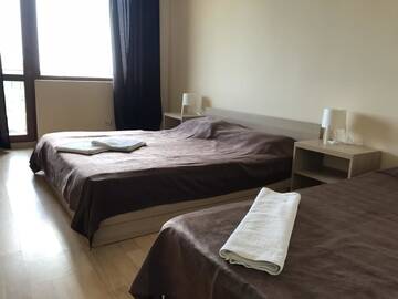 Фото номера Трехместный номер с балконом Отель Guest House AKRA г. Черноморец 4