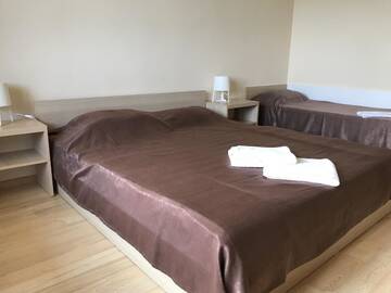 Фото номера Трехместный номер с балконом Отель Guest House AKRA г. Черноморец 3