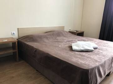 Фото номера Двухместный номер с 1 кроватью и балконом Отель Guest House AKRA г. Черноморец 2