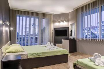 Фото номера Трехместный номер Отель Family Hotel Adena г. Черноморец 11