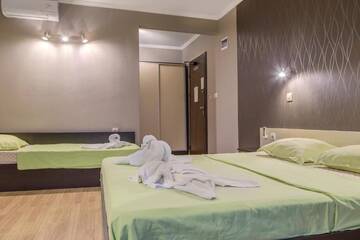 Фото номера Трехместный номер Отель Family Hotel Adena г. Черноморец 12