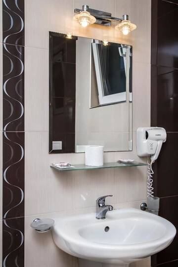 Фото номера Трехместный номер Отель Family Hotel Adena г. Черноморец 13