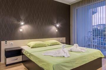 Фото номера Трехместный номер Отель Family Hotel Adena г. Черноморец 10