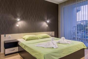 Фото номера Трехместный номер Отель Family Hotel Adena г. Черноморец 5