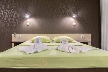 Фото номера Трехместный номер Отель Family Hotel Adena г. Черноморец 3