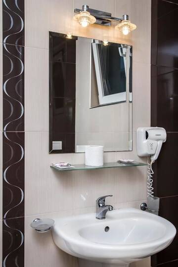 Фото номера Трехместный номер Отель Family Hotel Adena г. Черноморец 7