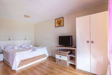 Фото номера Полулюкс с балконом Отель Akladi Family Hotel г. Черноморец 3